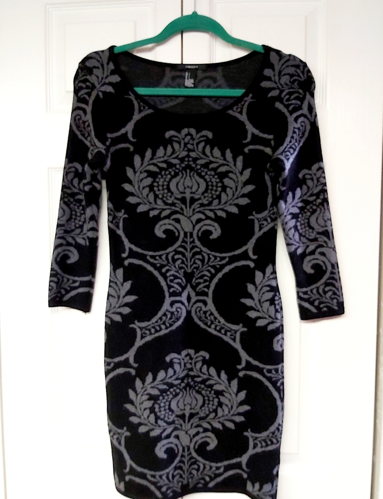 2/$18 😁Forever21 Ornate Bodycon Sweaterdress😁